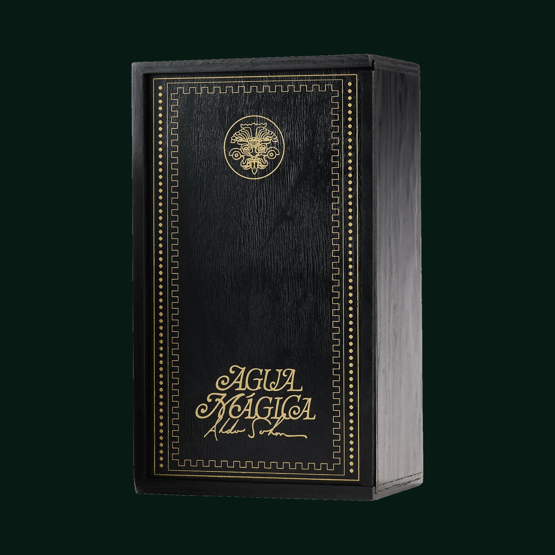 The closed Agua Mágica presentation box